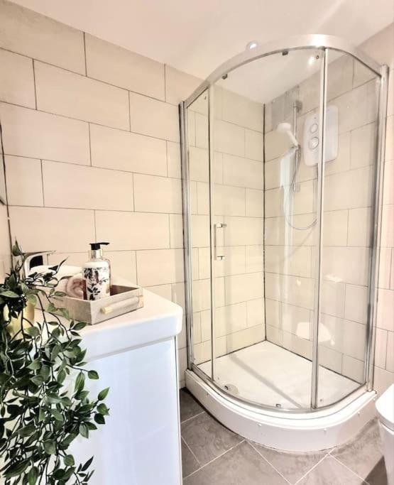 The Stray Adjacent, Interior-Designed 2-Bed Apartment- Luxury Harrogate Extérieur photo