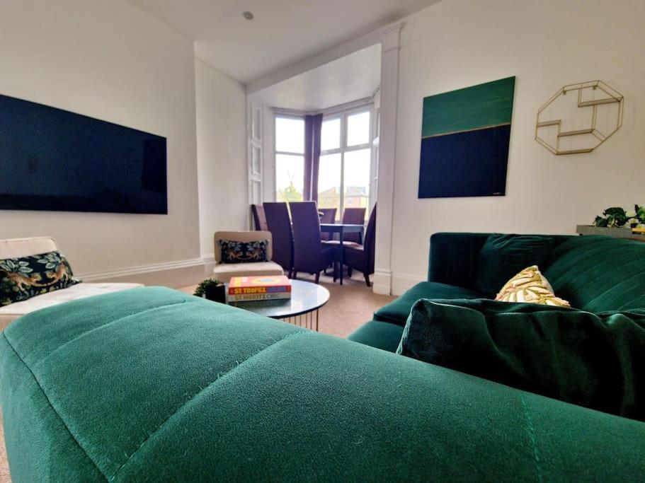The Stray Adjacent, Interior-Designed 2-Bed Apartment- Luxury Harrogate Extérieur photo